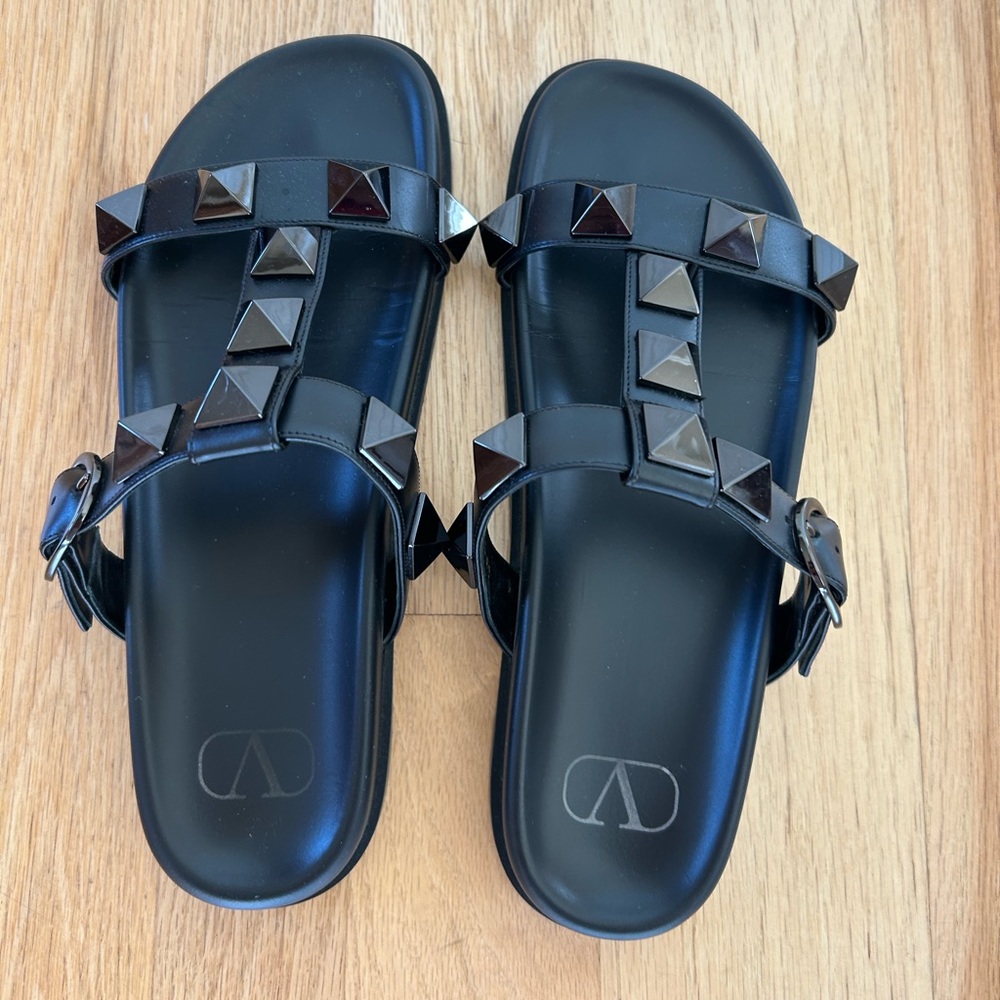 VALENTINO Black Rockstud Slides